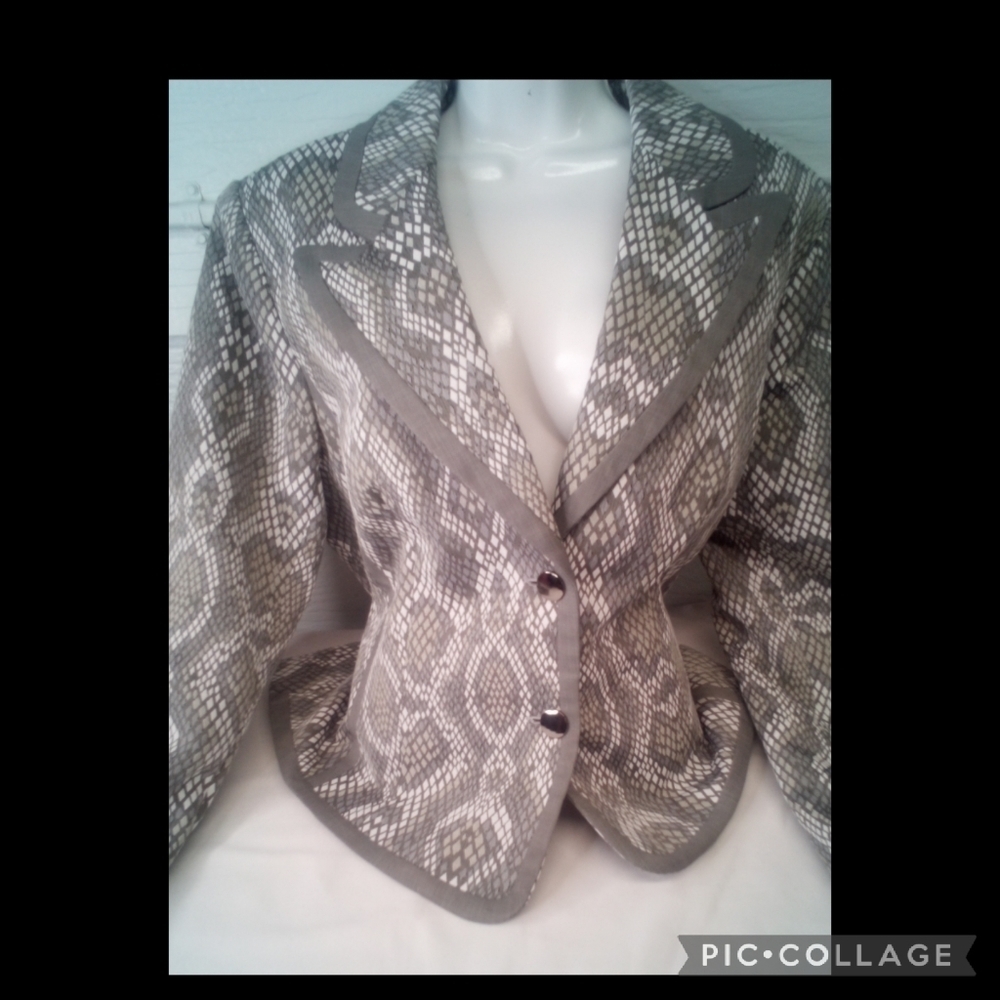Isabella snake skin Blazer.21